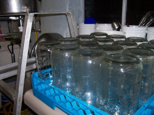 washing-glass-jars